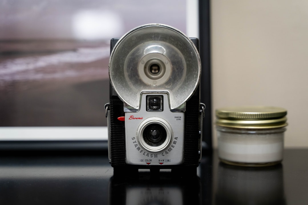 الفرق بين تصوير الموبايل وتصوير المحترفين للمطاعم: لماذا تحتاج لطلال عوض؟