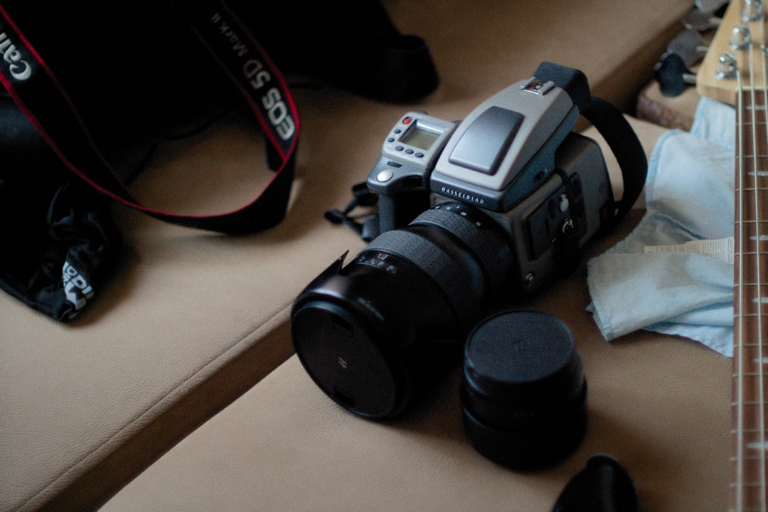 معدات تصوير المنتجات التي يستخدمها استوديو طلال عوض