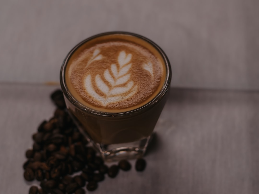 أسرار تصوير القهوة المختصة واللاتيه آرت: عدسة طلال عوض