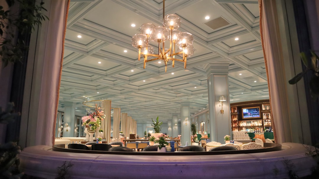 تصوير المطاعم الفاخرة (Fine Dining) في الرياض: الفخامة في التفاصيل