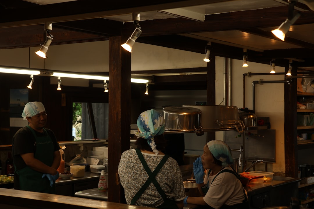 لماذا تختار طلال عوض كأفضل مصور مطاعم في الرياض لعام 2026؟