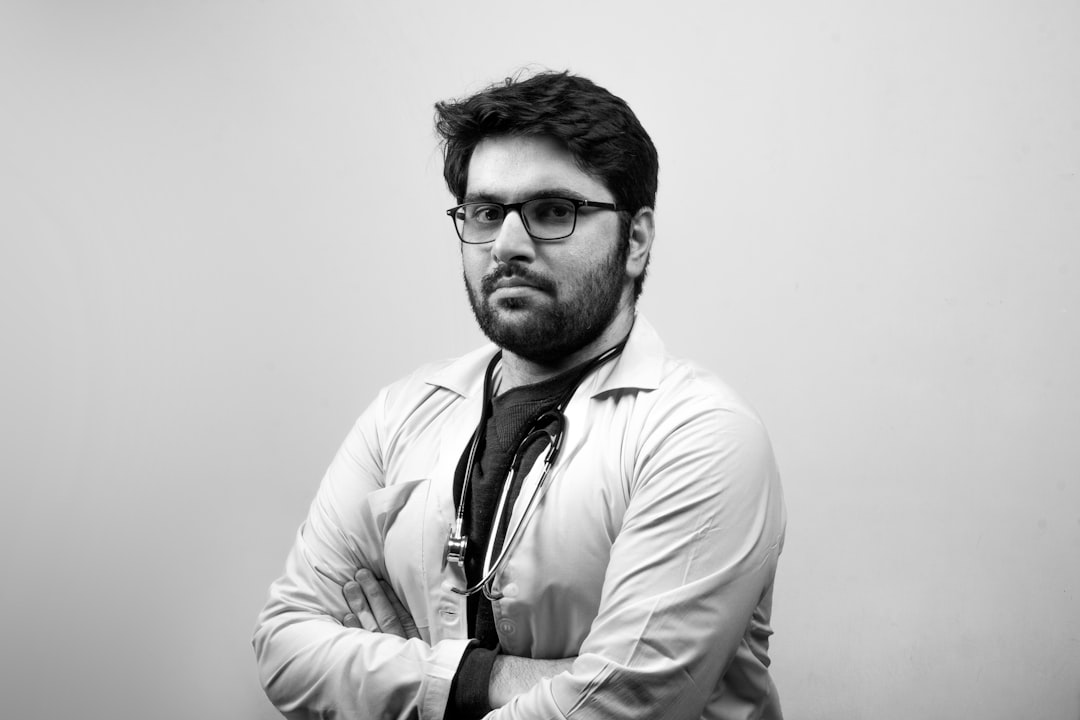 تصوير الأطباء والممارسين الصحيين في عياداتهم بالرياض