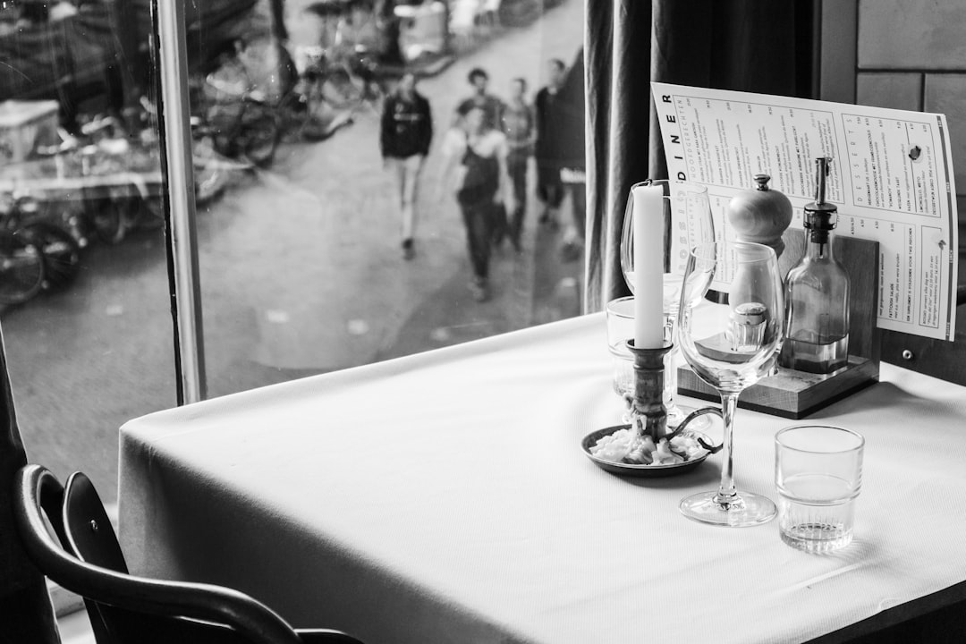 لماذا تختار طلال عوض كأفضل مصور مطاعم في الرياض لعام 2026؟