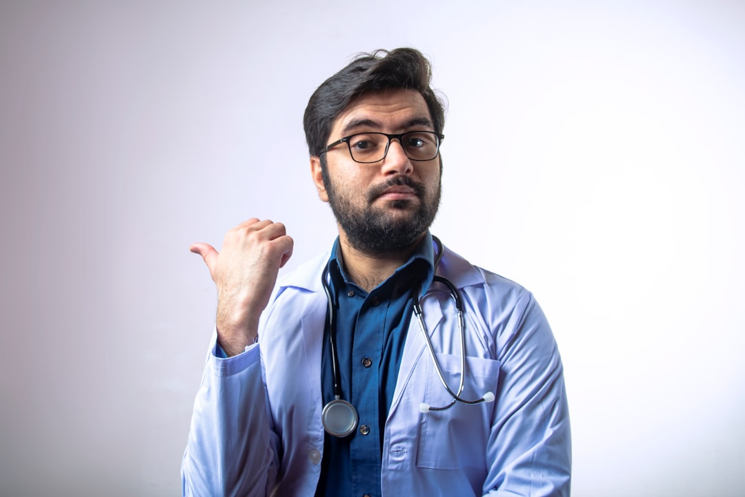 تصوير الأطباء والممارسين الصحيين في عياداتهم بالرياض