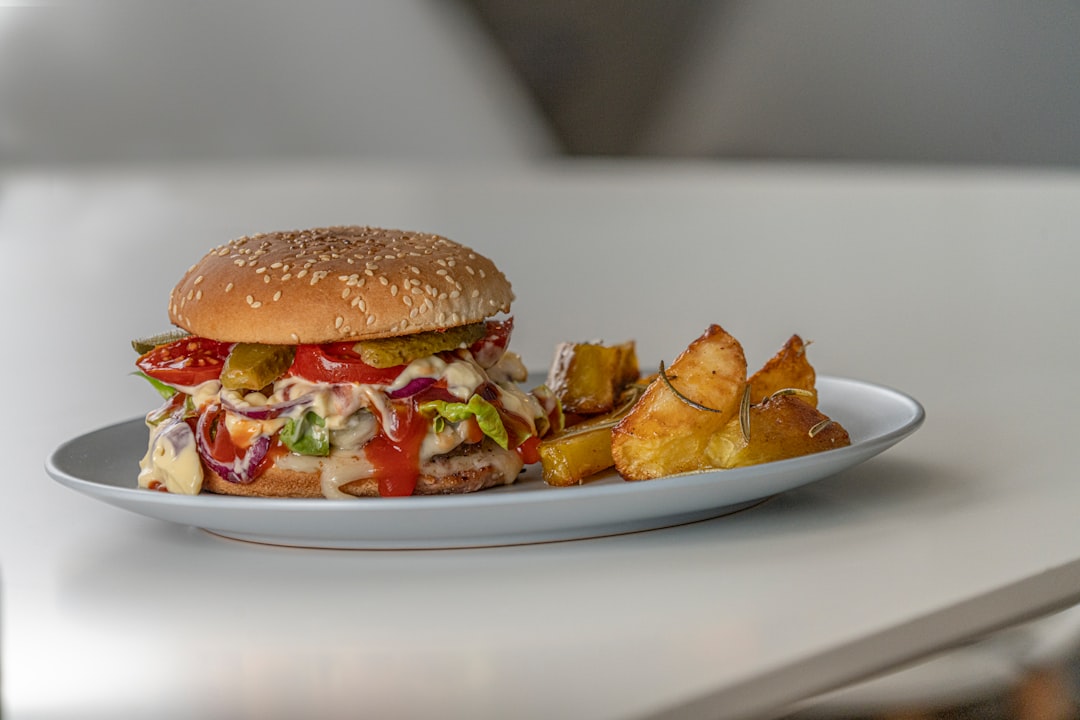 تأثير تصوير المنيو الاحترافي على زيادة معدل طلبات المطاعم في السعودية