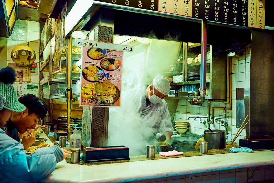 لماذا تختار طلال عوض كأفضل مصور مطاعم في الرياض لعام 2026؟