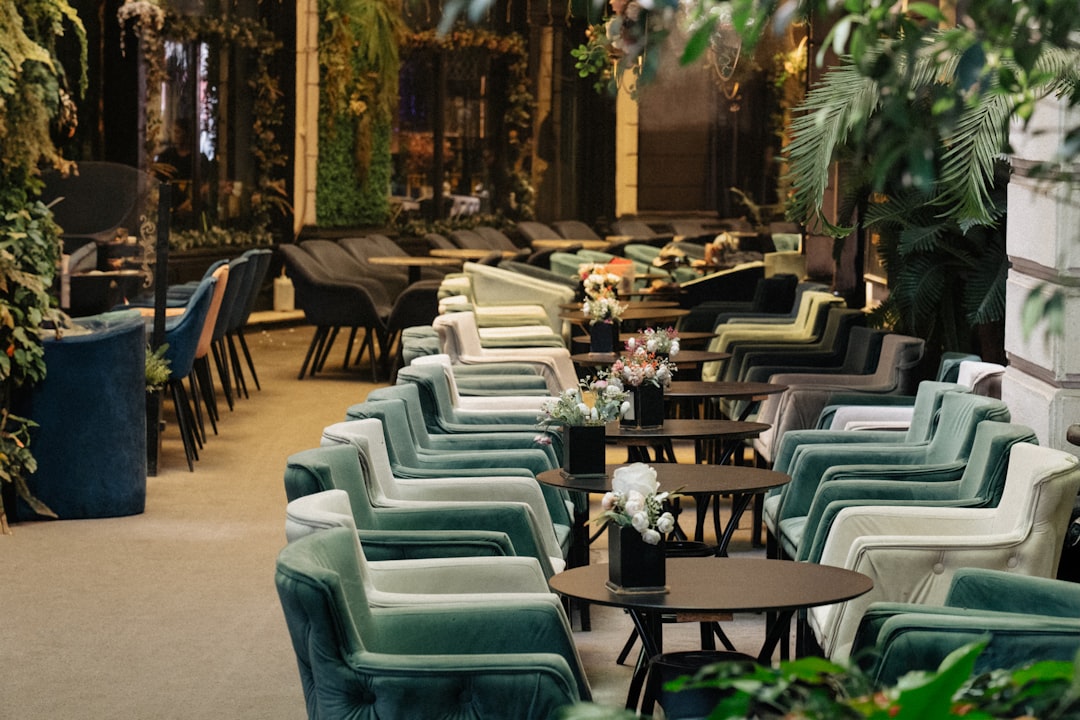 تصوير المطاعم الفاخرة (Fine Dining) في الرياض: الفخامة في التفاصيل