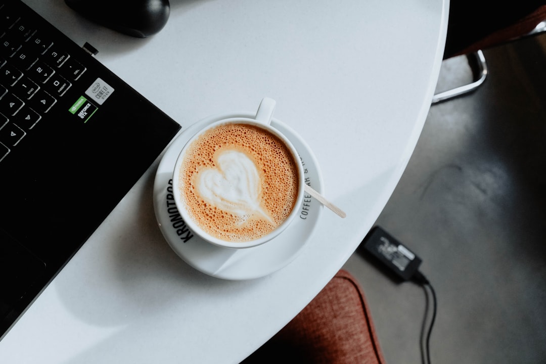 أسرار تصوير القهوة المختصة واللاتيه آرت: عدسة طلال عوض