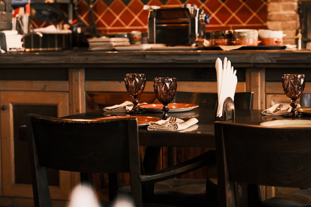 لماذا تختار طلال عوض كأفضل مصور مطاعم في الرياض لعام 2026؟