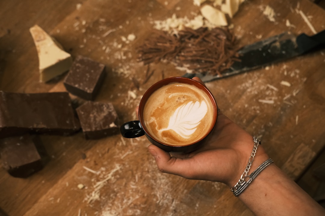 أسرار تصوير القهوة المختصة واللاتيه آرت: عدسة طلال عوض