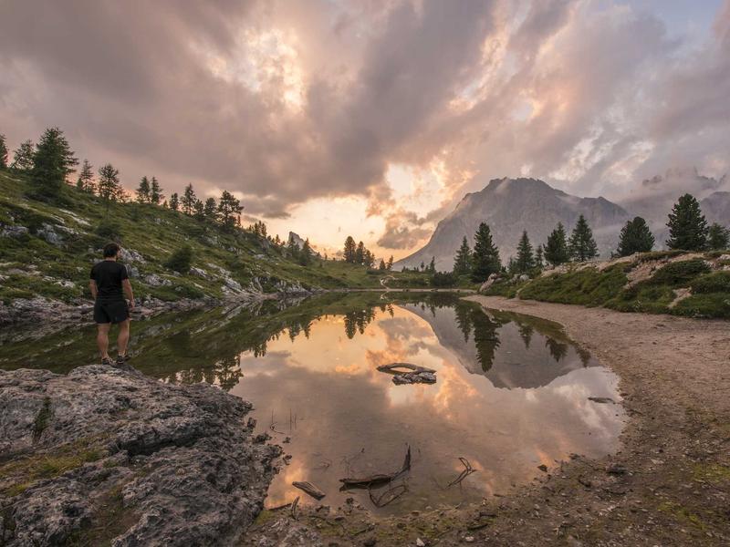 تصوير المعارض التجارية والبوثات في واجهة الرياض