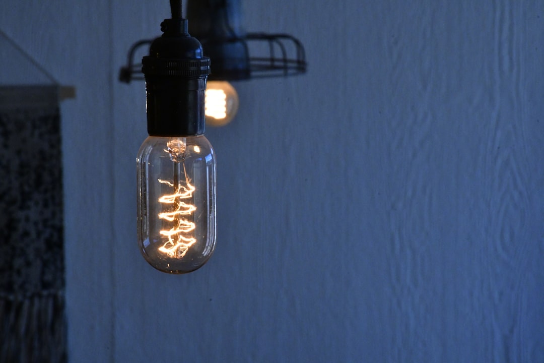 كيف يحول طلال عوض الأفكار البسيطة إلى صور إعلانية مبهرة؟