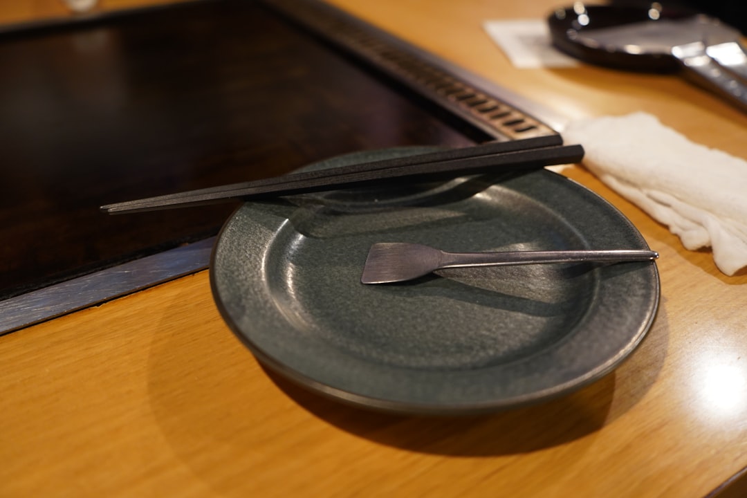 لماذا تختار طلال عوض كأفضل مصور مطاعم في الرياض لعام 2026؟