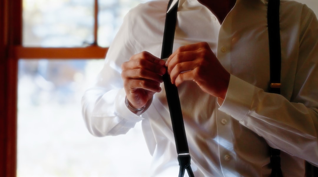 كيف تستعد لجلسة تصوير بورتريه مع طلال عوض؟ نصائح الملابس والمظهر