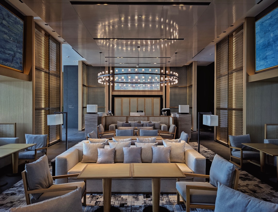 تصوير المطاعم الفاخرة (Fine Dining) في الرياض: الفخامة في التفاصيل