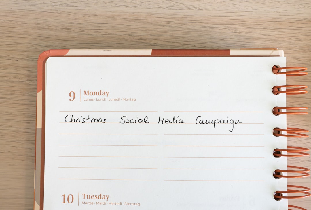 كيفية حجز جلسة تصوير مع طلال عوض: الخطوات والأسعار