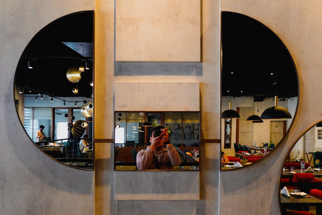 لماذا تختار طلال عوض كأفضل مصور مطاعم في الرياض لعام 2026؟