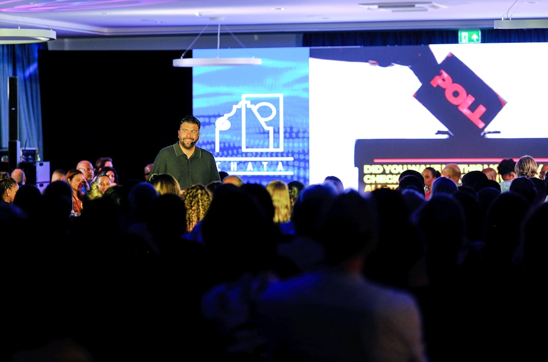 تغطية المؤتمرات والفعاليات الرسمية في المملكة: دقة وسرعة