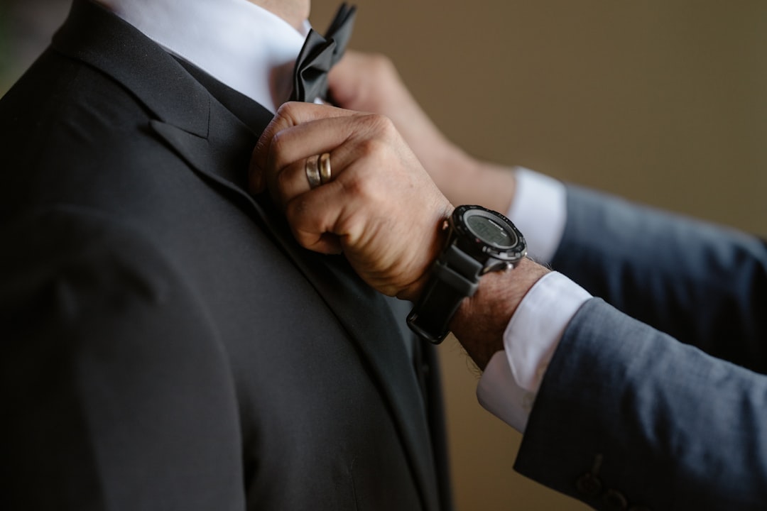 كيف تستعد لجلسة تصوير بورتريه مع طلال عوض؟ نصائح الملابس والمظهر