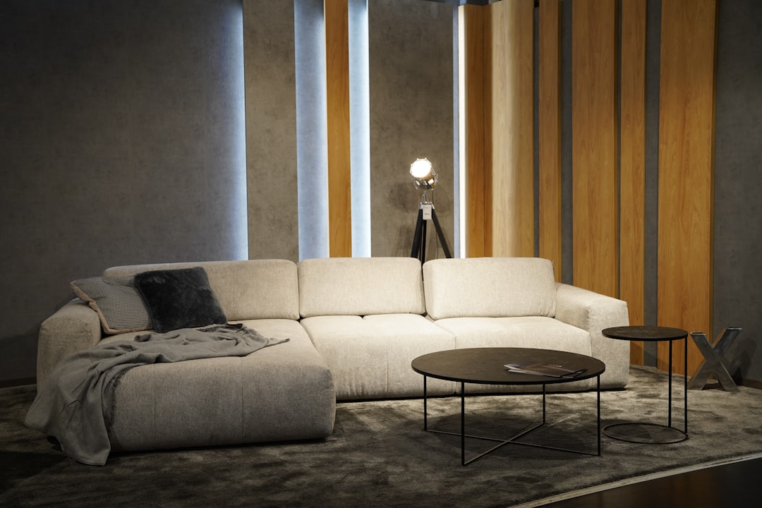 تصوير الديكور الداخلي والمفروشات: لمسات طلال عوض الفنية