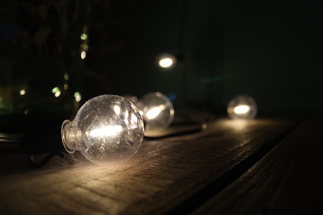 كيف يحول طلال عوض الأفكار البسيطة إلى صور إعلانية مبهرة؟