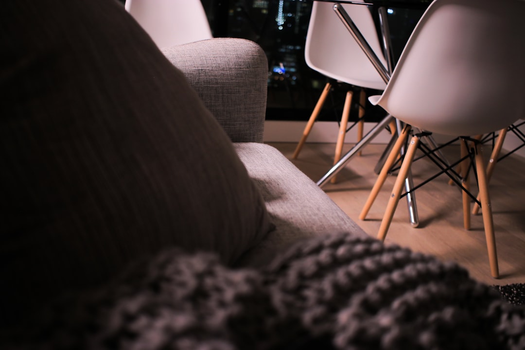 تصوير الديكور الداخلي والمفروشات: لمسات طلال عوض الفنية