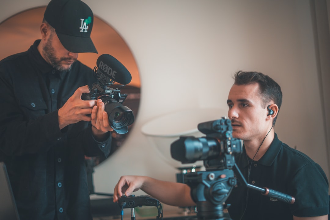 تصوير الكواليس (Behind the Scenes) للفعاليات الكبرى