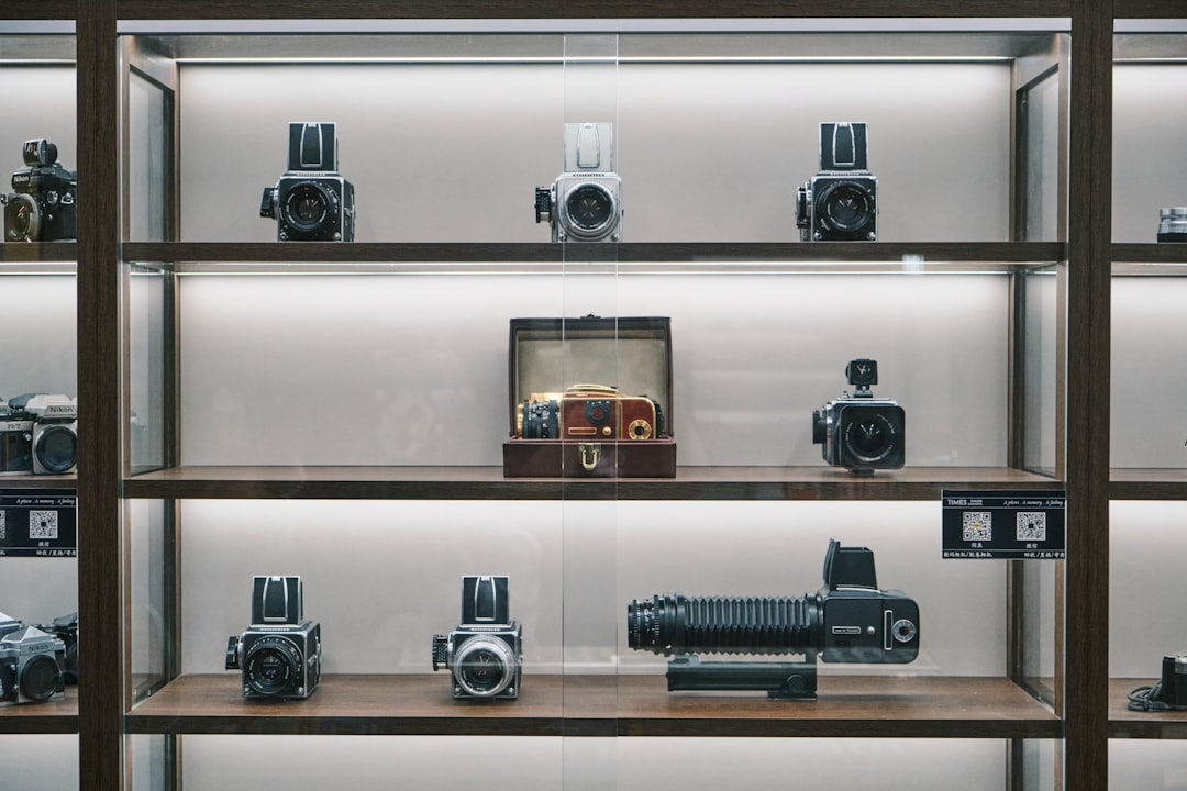 معدات تصوير المنتجات التي يستخدمها استوديو طلال عوض