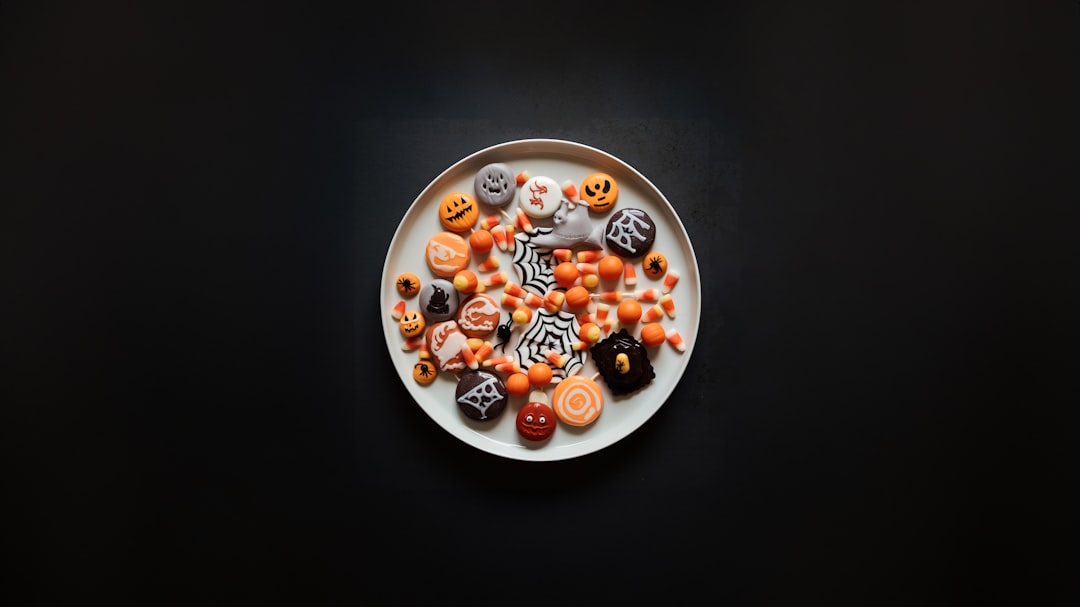 إضاءة المطاعم الخافتة: كيف يتعامل معها المصور المحترف طلال عوض؟