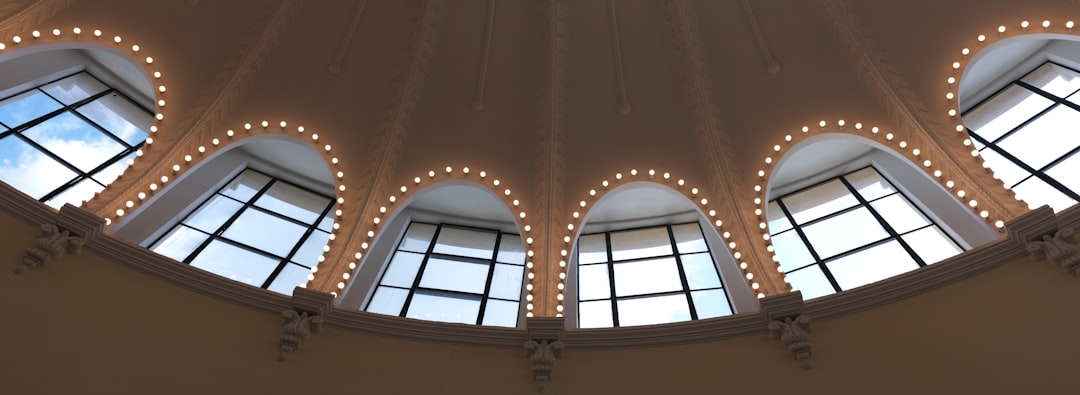 كيفية معالجة صور العقارات لإظهار الإضاءة الطبيعية بشكل مثالي