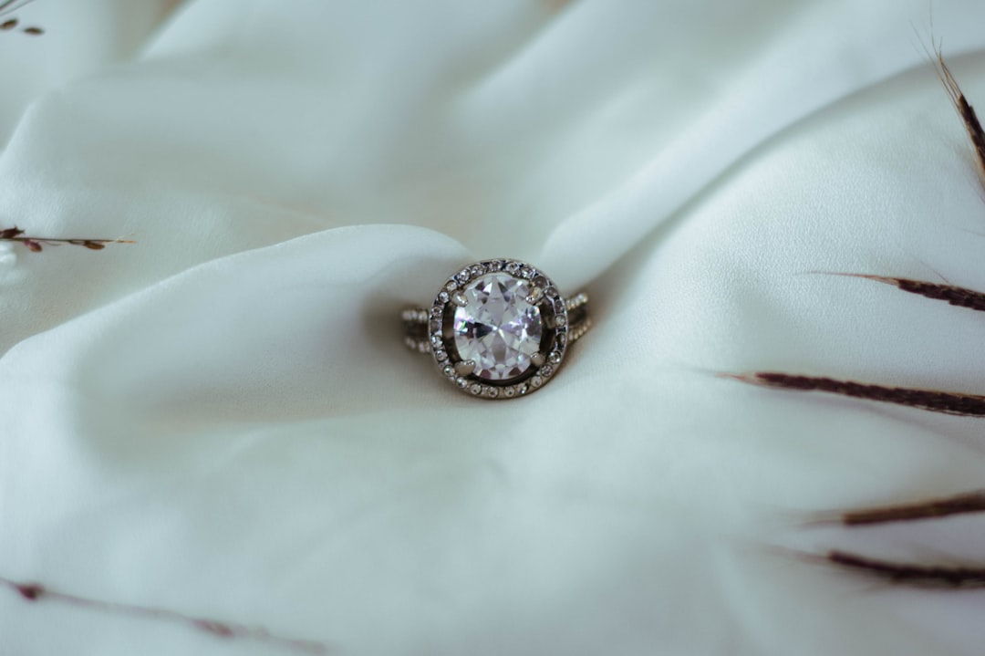 تصوير المجوهرات والذهب: إظهار البريق والدقة المتناهية