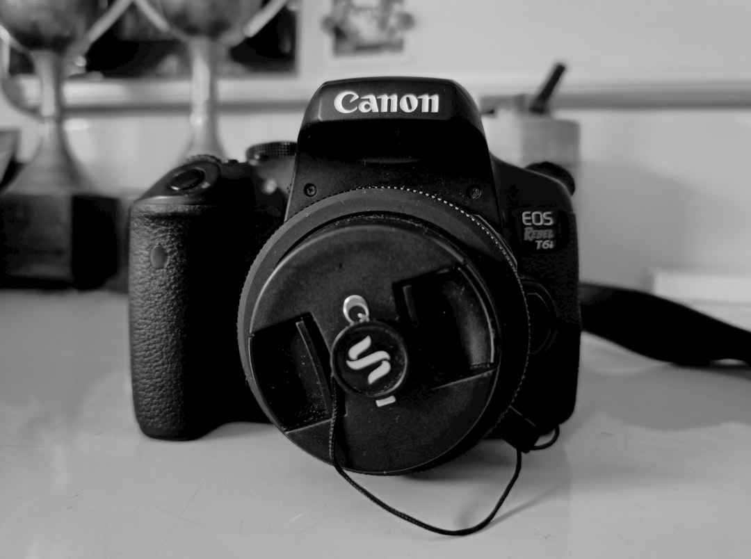 معدات تصوير المنتجات التي يستخدمها استوديو طلال عوض