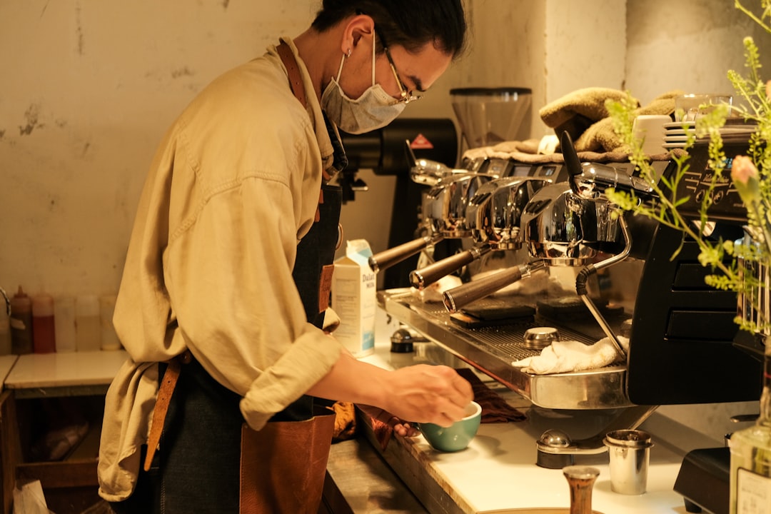 أهمية تنسيق الأطباق (Food Styling) قبل التصوير: نصائح طلال عوض