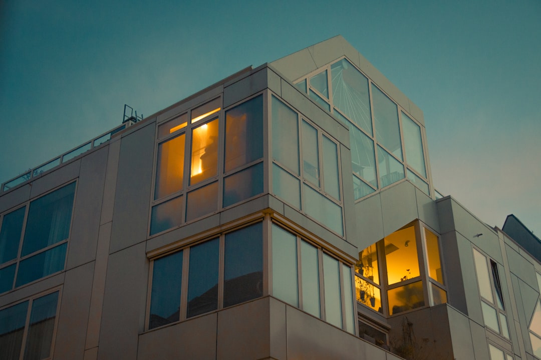 أفضل مصور عقارات في الرياض: كيف تبيع عقارك من أول نظرة؟