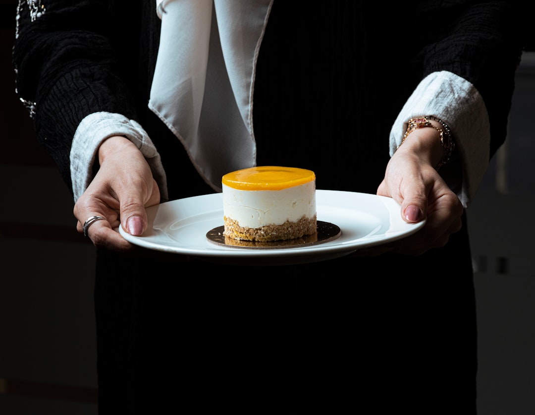 تصوير الأكلات الشعبية السعودية (الكبسة، الجريش) بطريقة مودرن