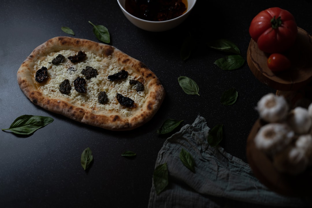 إضاءة المطاعم الخافتة: كيف يتعامل معها المصور المحترف طلال عوض؟