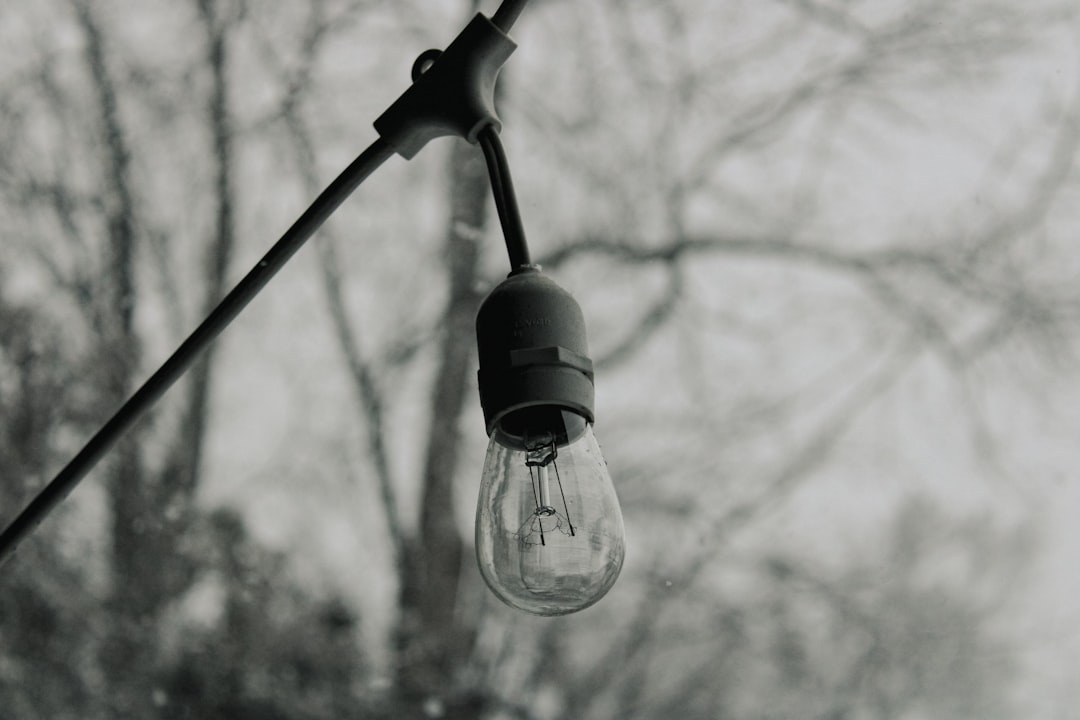 كيف يحول طلال عوض الأفكار البسيطة إلى صور إعلانية مبهرة؟