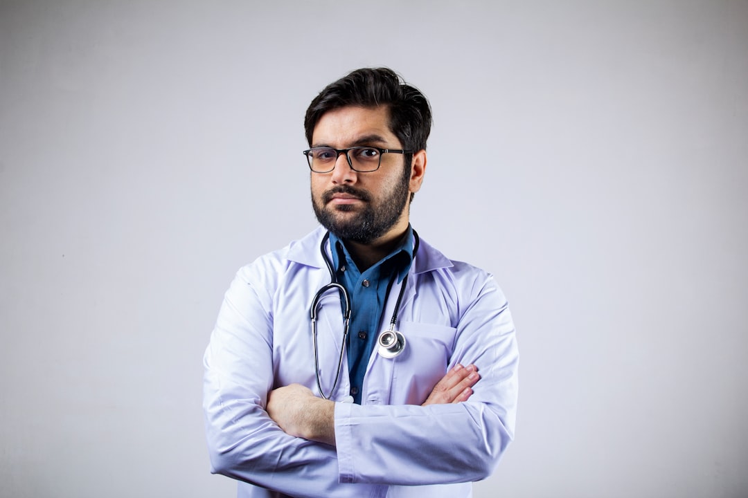 تصوير الأطباء والممارسين الصحيين في عياداتهم بالرياض