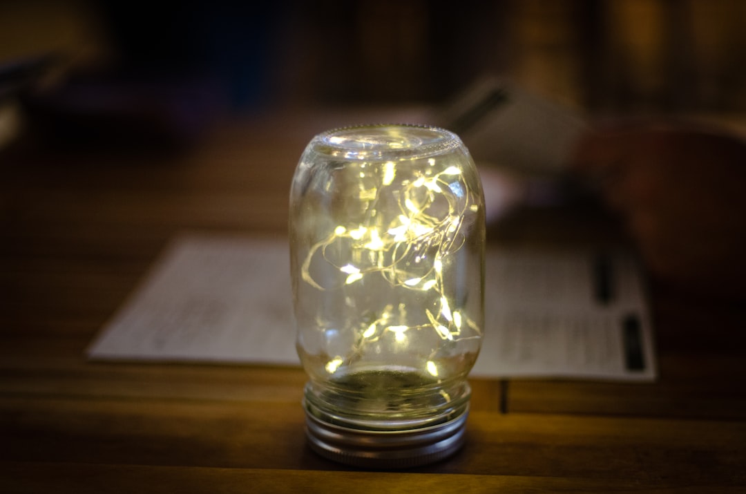 كيف يحول طلال عوض الأفكار البسيطة إلى صور إعلانية مبهرة؟