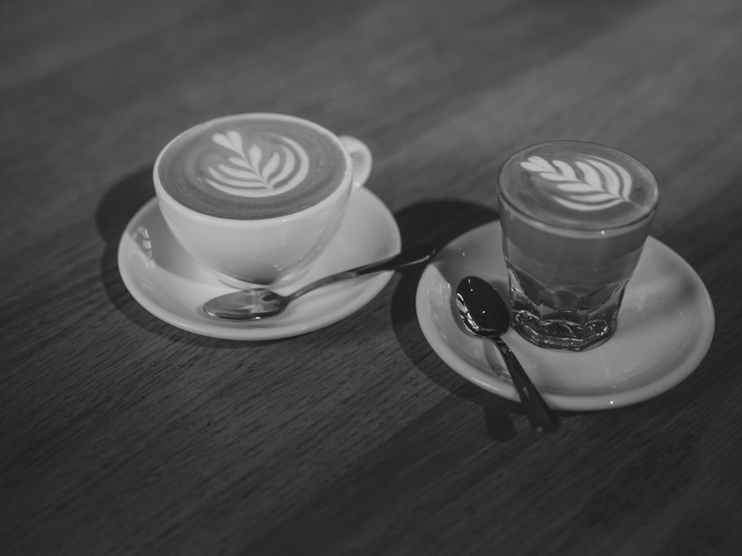 أسرار تصوير القهوة المختصة واللاتيه آرت: عدسة طلال عوض