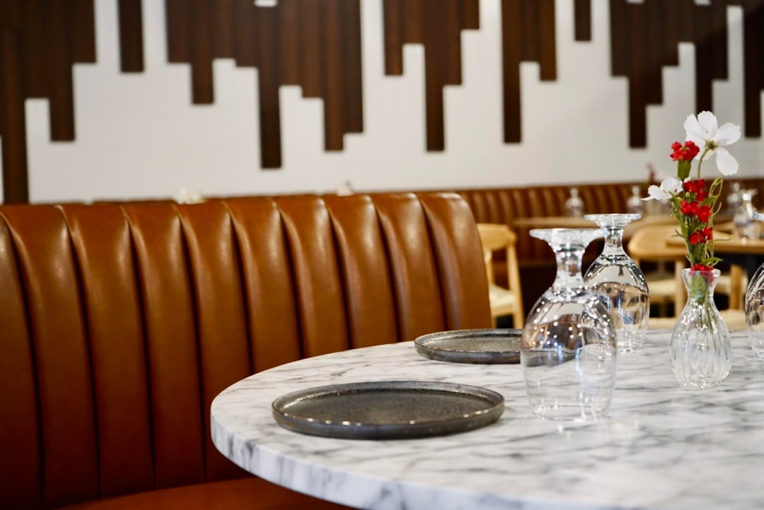 تصوير المطاعم الفاخرة (Fine Dining) في الرياض: الفخامة في التفاصيل