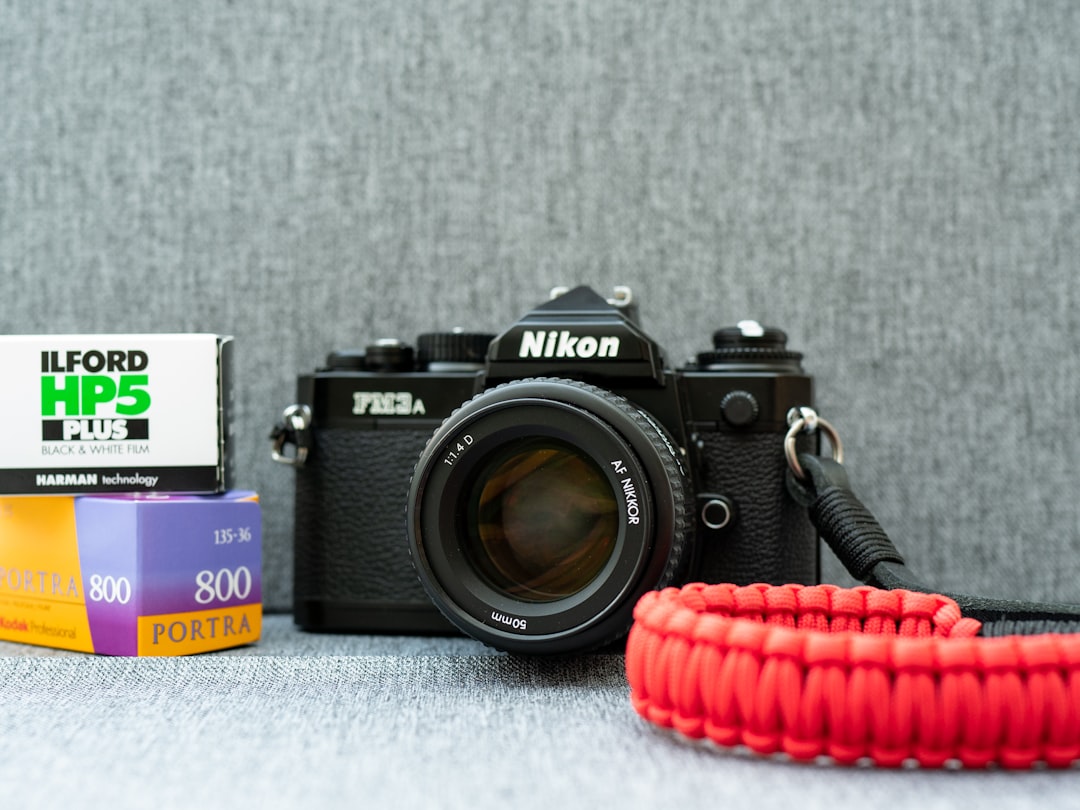 معدات تصوير المنتجات التي يستخدمها استوديو طلال عوض