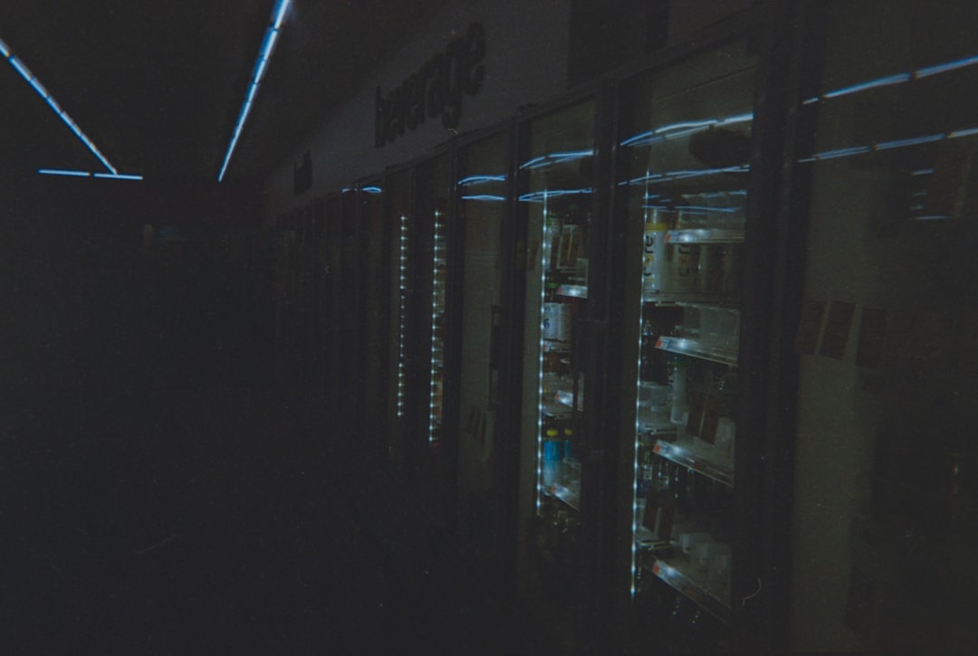 إضاءة المطاعم الخافتة: كيف يتعامل معها المصور المحترف طلال عوض؟