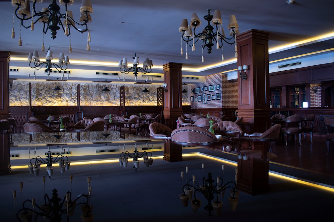 تصوير المطاعم الفاخرة (Fine Dining) في الرياض: الفخامة في التفاصيل