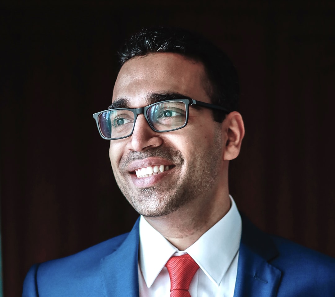 أفضل مصور بورتريه في الرياض: كيف يبرز طلال عوض شخصيتك؟