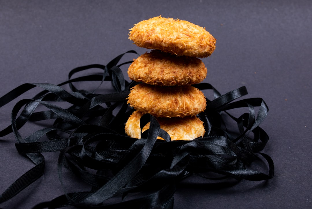 إضاءة المطاعم الخافتة: كيف يتعامل معها المصور المحترف طلال عوض؟