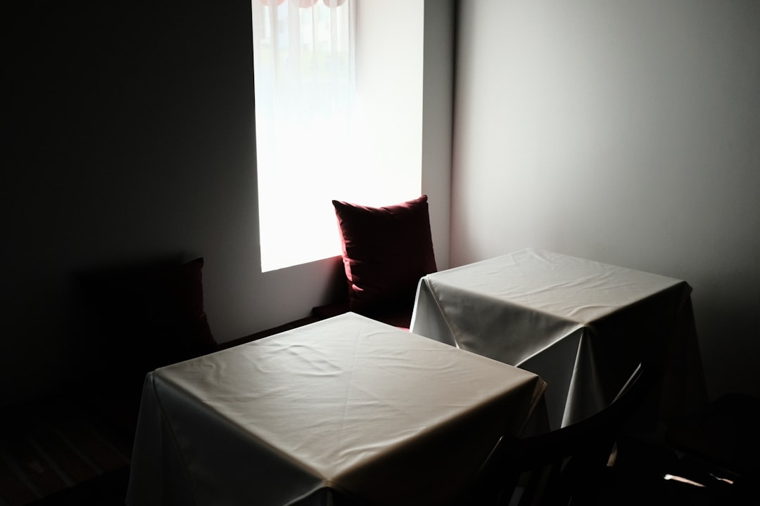 تصوير المطاعم الفاخرة (Fine Dining) في الرياض: الفخامة في التفاصيل