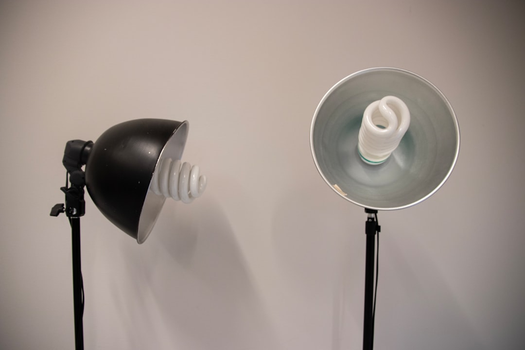 كيف يحول طلال عوض الأفكار البسيطة إلى صور إعلانية مبهرة؟