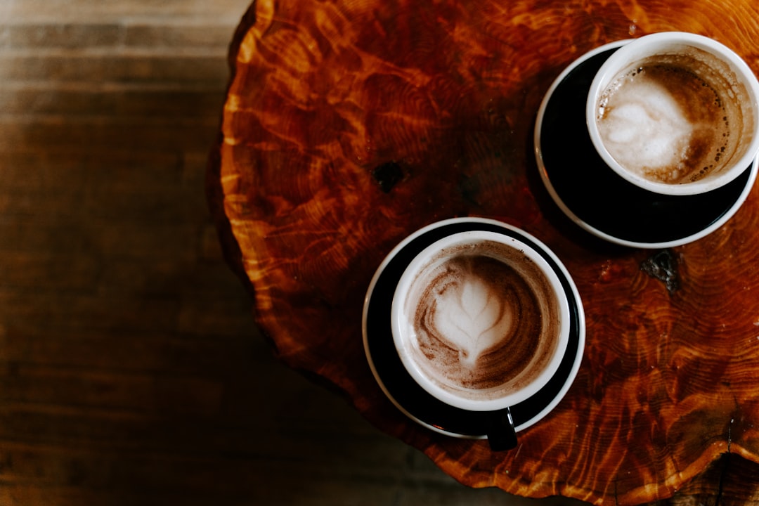 أسرار تصوير القهوة المختصة واللاتيه آرت: عدسة طلال عوض