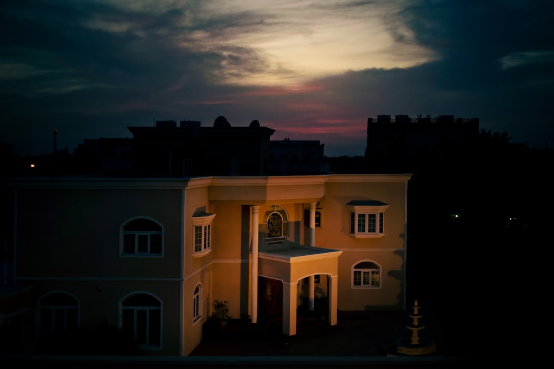 أفضل مصور عقارات في الرياض: كيف تبيع عقارك من أول نظرة؟